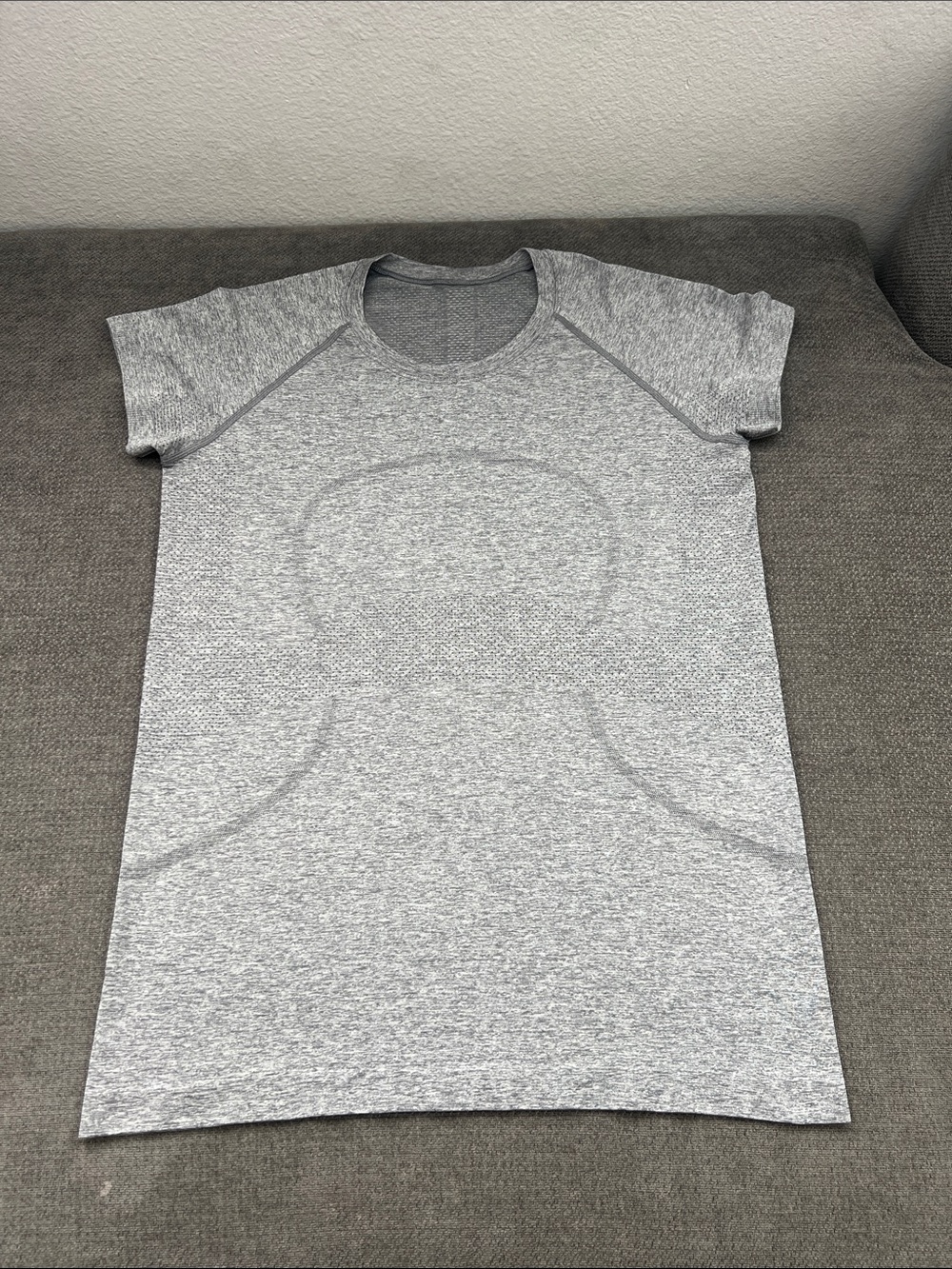 lululemon athletica Heathered Light Gray Short Sleeve Athletic Tee